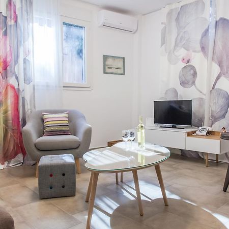 Acropolis Quiet Apartment เอเธนส์ ภายนอก รูปภาพ