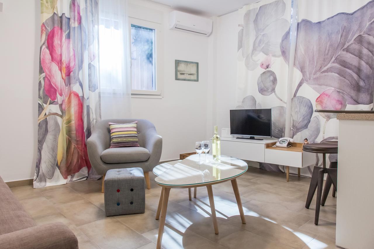 Acropolis Quiet Apartment เอเธนส์ ภายนอก รูปภาพ