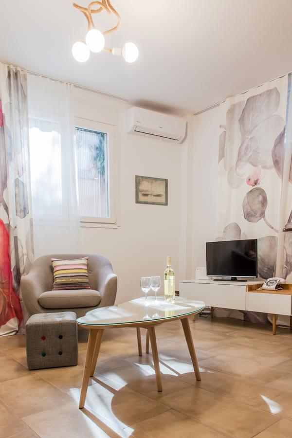 Acropolis Quiet Apartment เอเธนส์ ภายนอก รูปภาพ